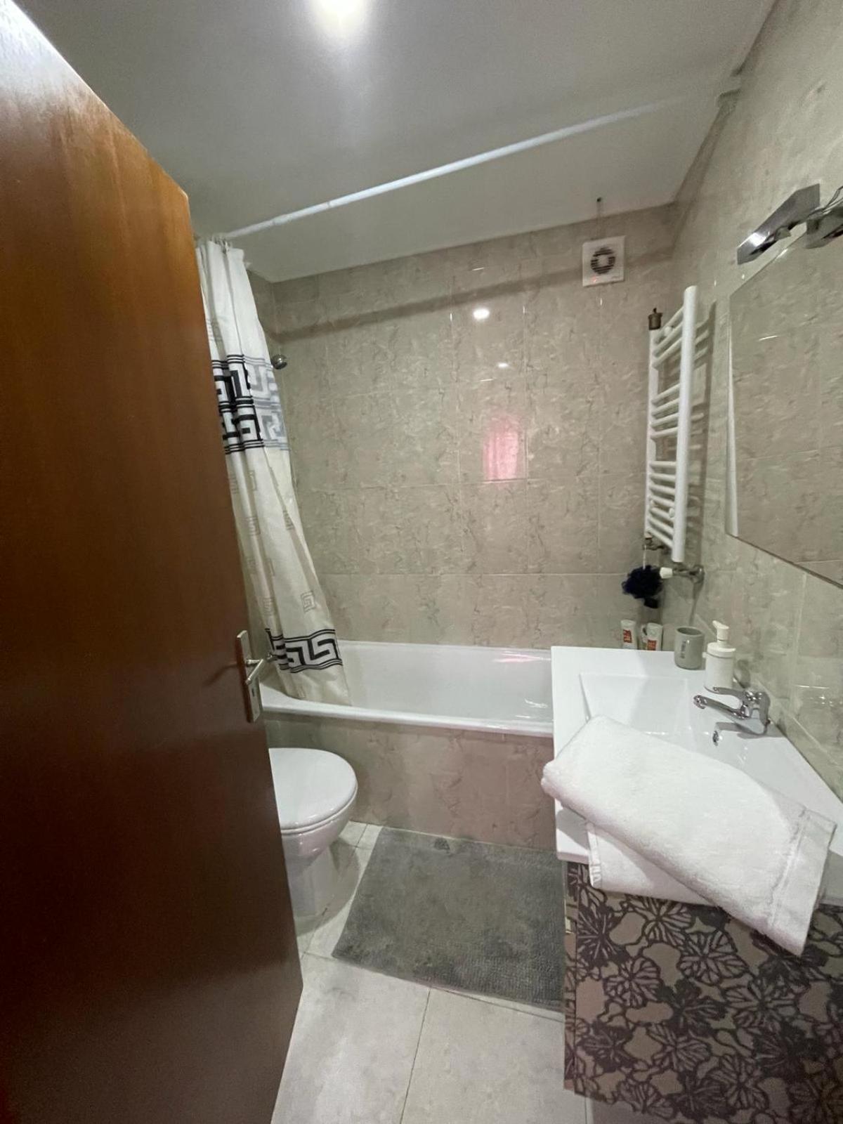 Апартаменти Flat4U Паредес Екстер'єр фото
